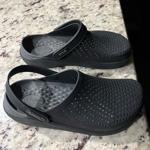 Crocs Literide Unisex Crocs. Men’s size 6, Women’s 8. Practically brand new.